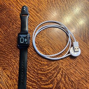 Apple Watch SE 2nd generation works great